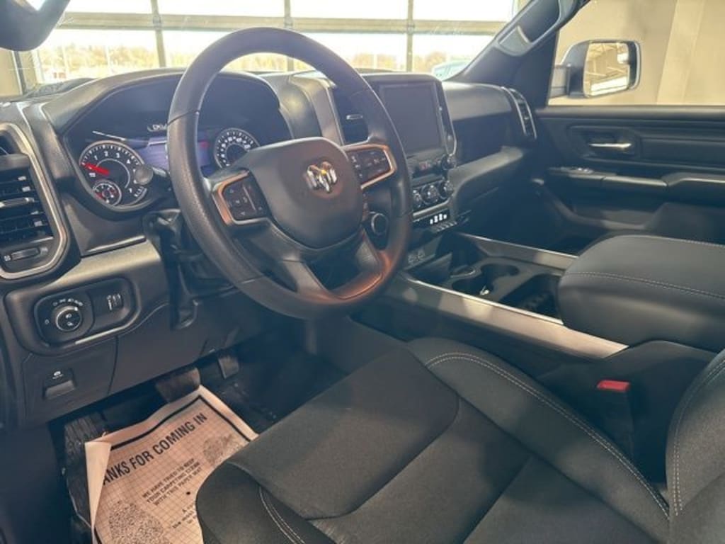 New 2026 Ram 1500 EXPRESS CREW CAB 4X4 5'7 BOX Pickup
