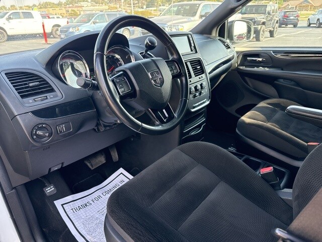 2018 Dodge Grand Caravan SE Plus photo 2