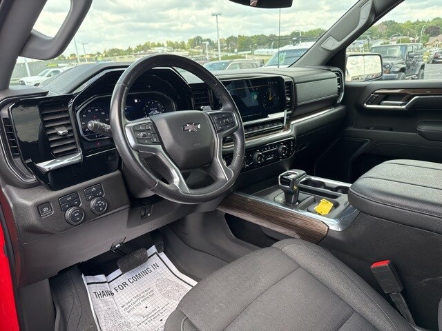 2023 Chevrolet Silverado 1500 RST photo 2