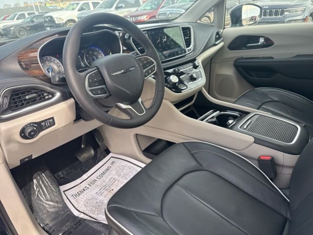 Used 2024 Chrysler Pacifica Limited Van Passenger Van