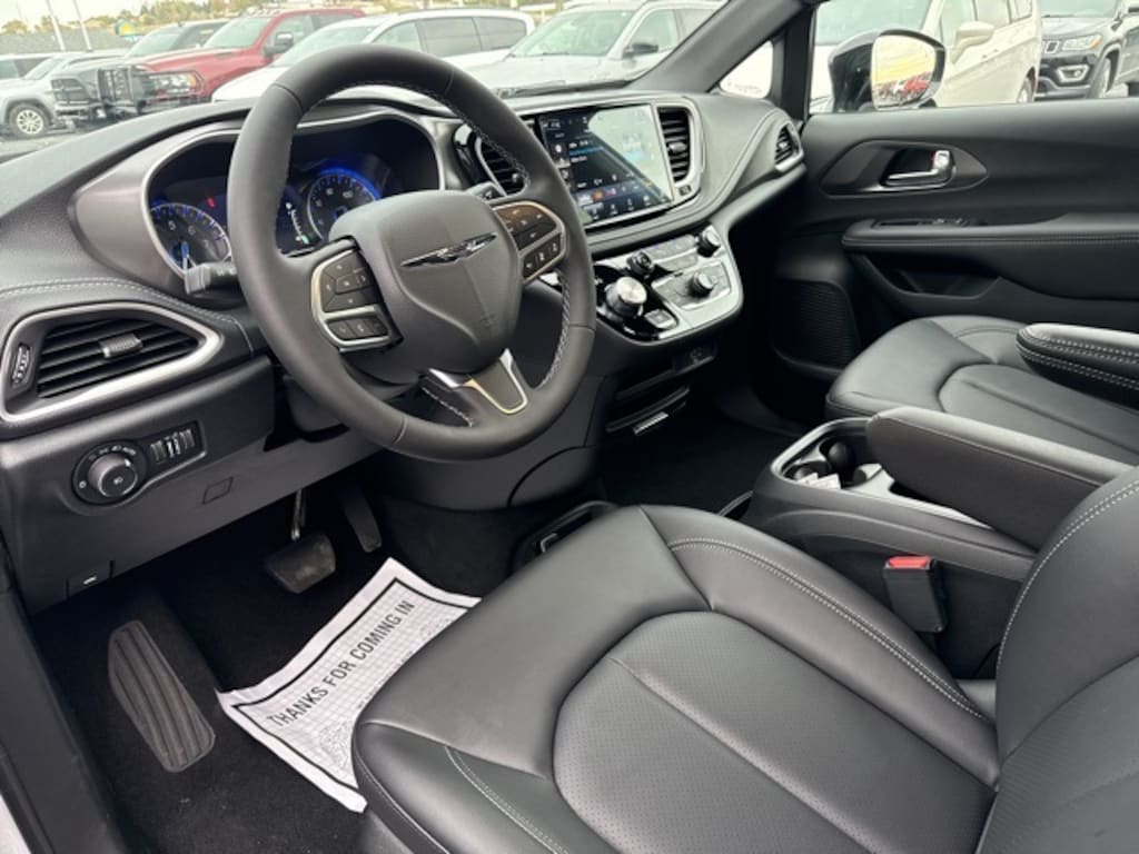 New 2026 Chrysler Pacifica SELECT Passenger Van