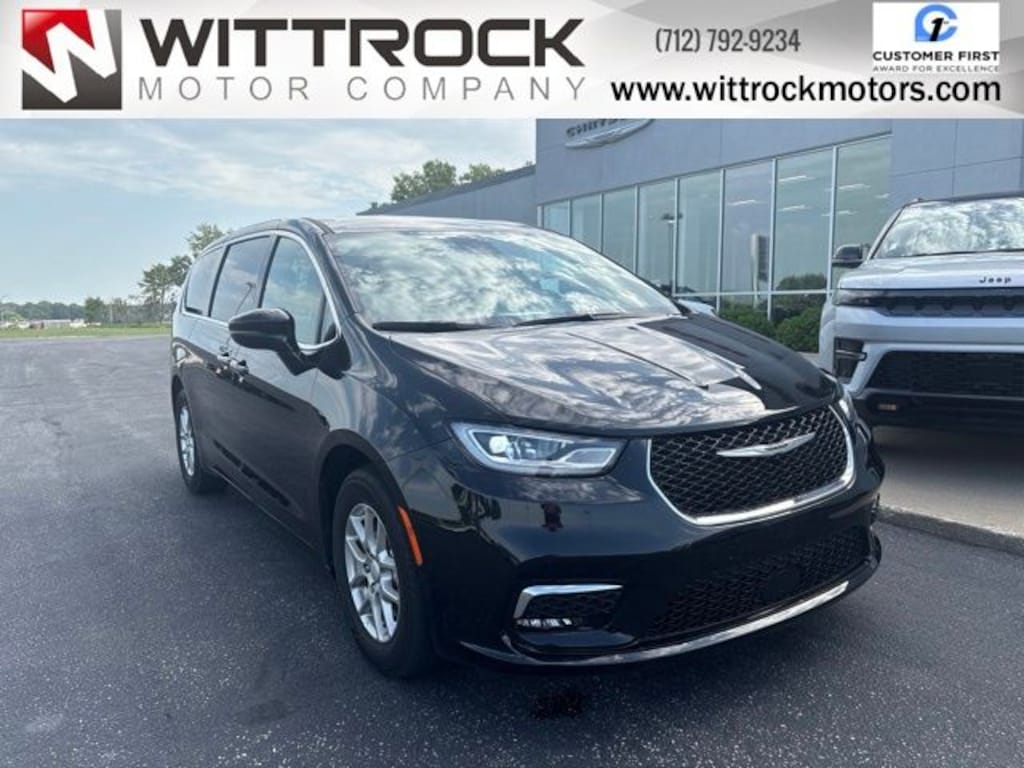 Used 2025 Chrysler Pacifica Select Van Passenger Van