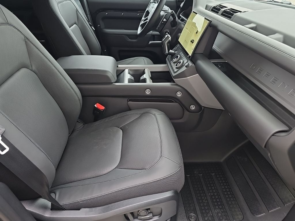 2026 Land Rover Defender V8 - Photo 7