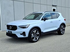 2025 Volvo XC40 B5 Ultra Dark Theme SUV