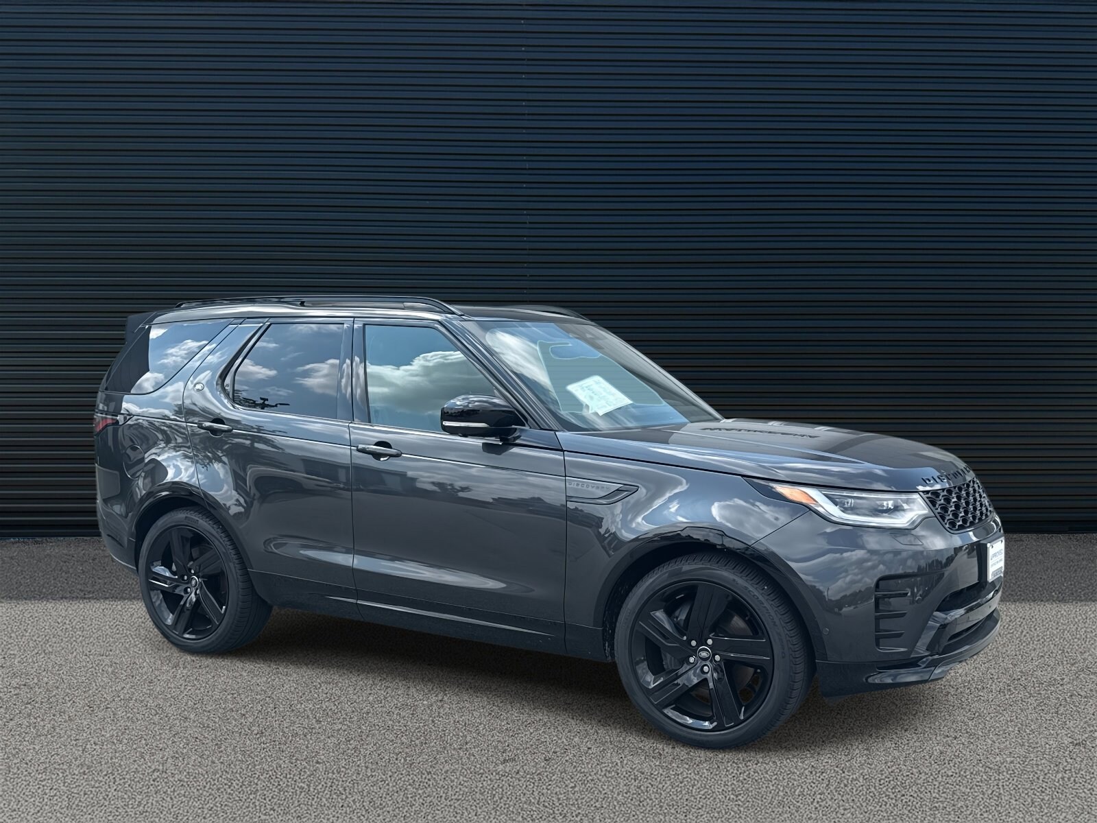 2024 Land Rover Discovery SE photo 3