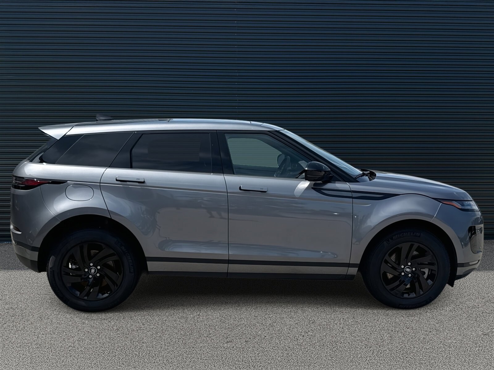 2025 Land Rover Range Rover Evoque S photo 4