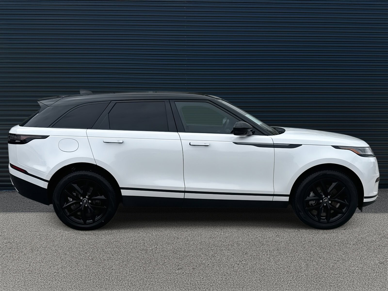 2025 Land Rover Range Rover Velar S photo 4