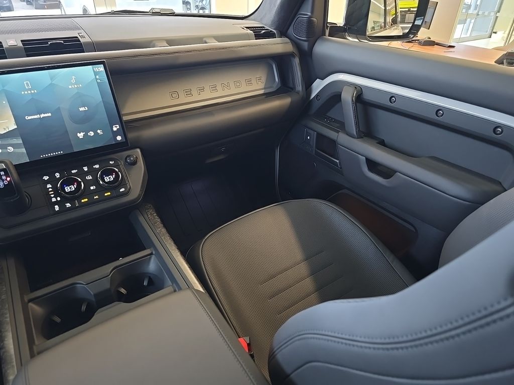 2026 Land Rover Defender OCTA - Photo 22