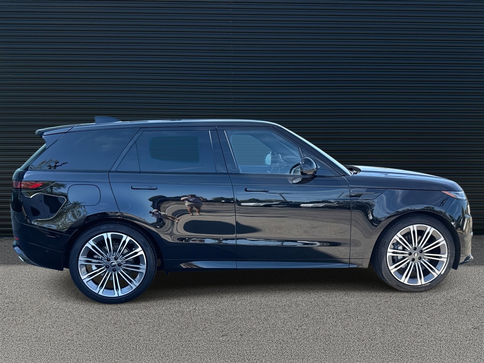 2025 Land Rover Range Rover Sport SE photo 2