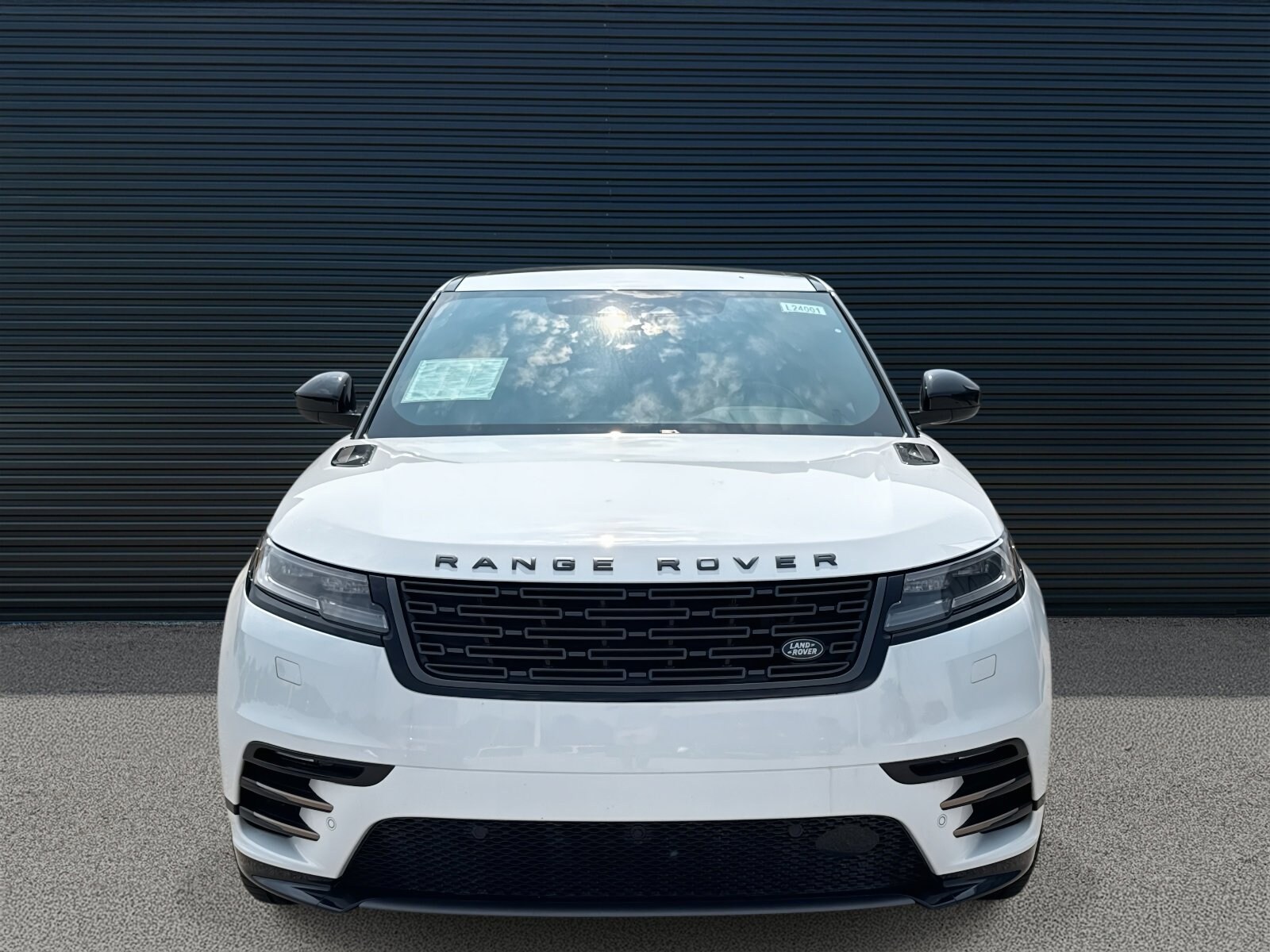 2024 Land Rover Range Rover Velar SE photo 2