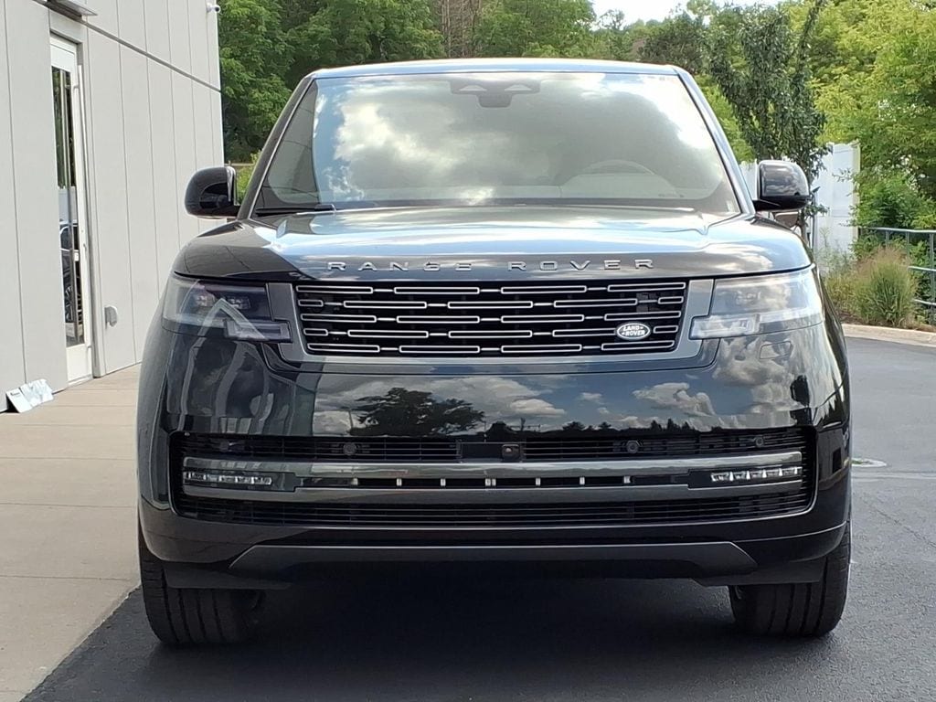 New 2026 Land Rover Range Rover SE LWB 7-Seats / V8 SUV