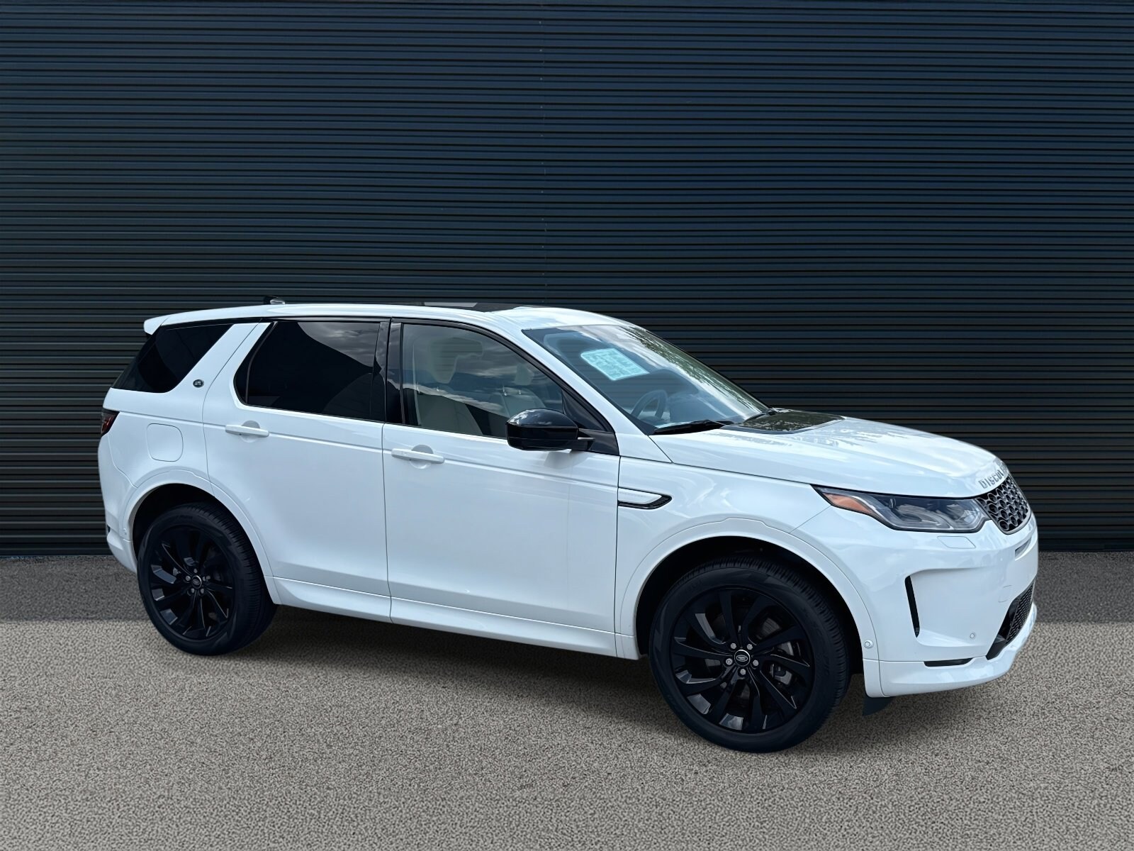 2025 Land Rover Discovery Sport S photo 3
