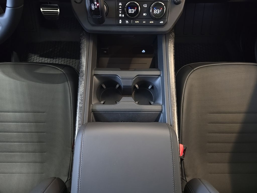 2026 Land Rover Defender OCTA - Photo 21