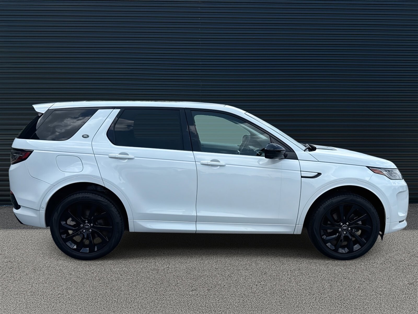 2025 Land Rover Discovery Sport S photo 4