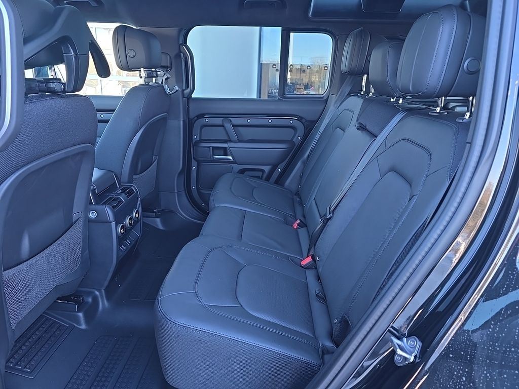 2026 Land Rover Defender V8 - Photo 8
