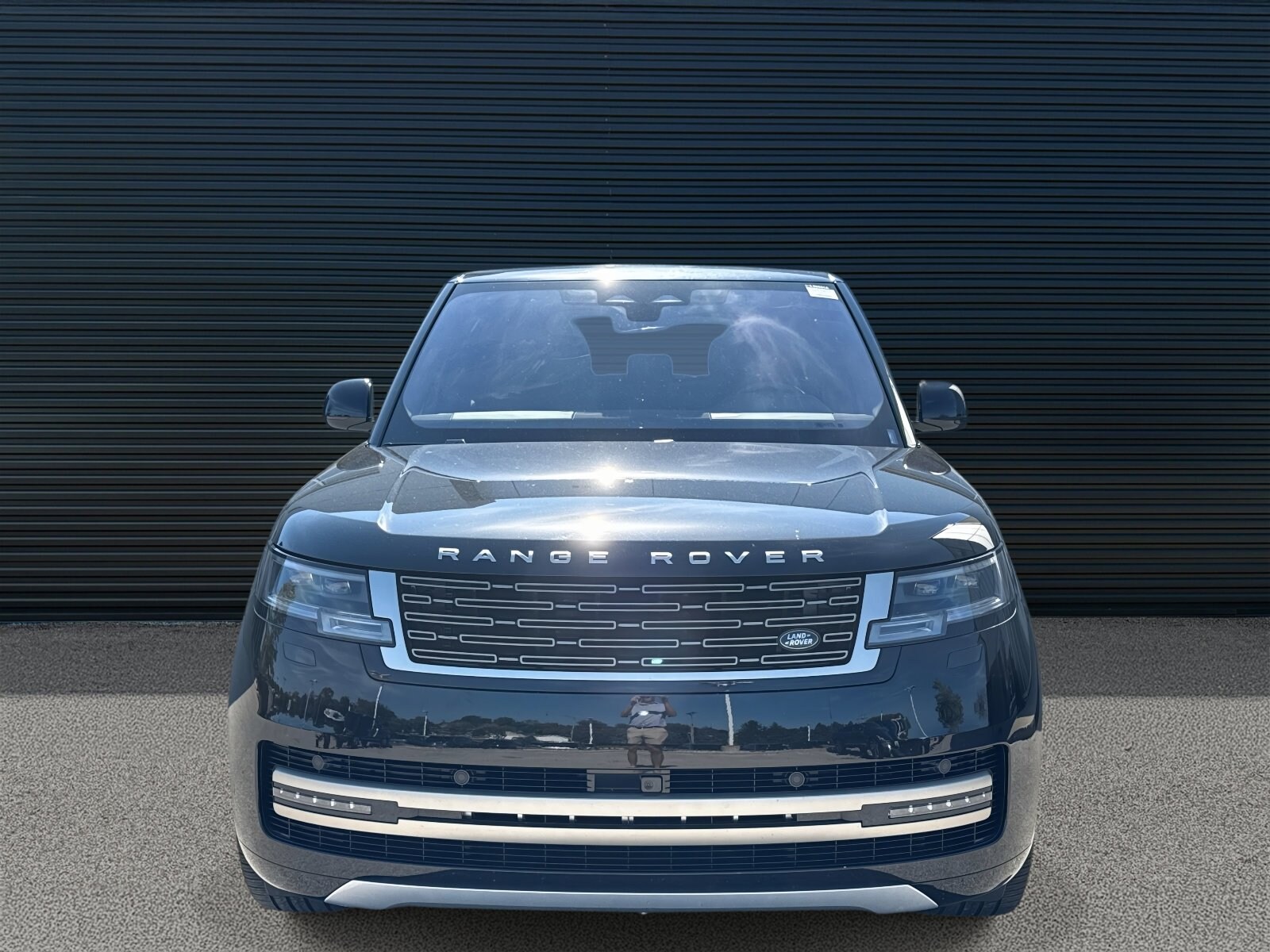 2023 Land Rover Range Rover SE photo 2