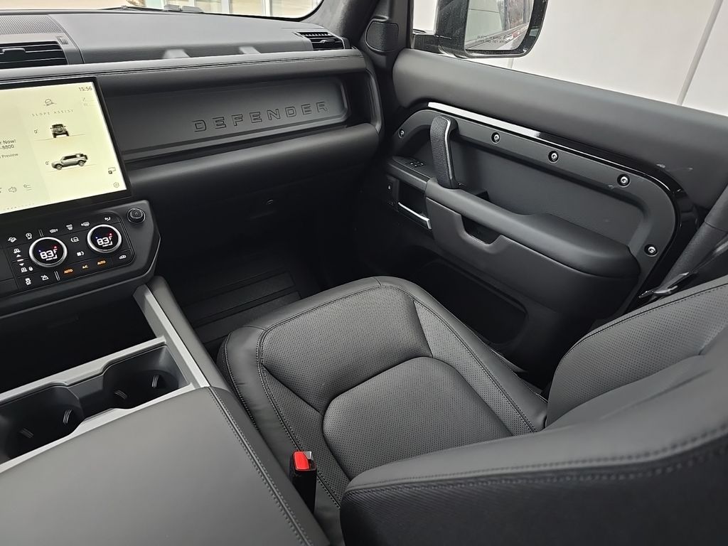 2026 Land Rover Defender V8 - Photo 22