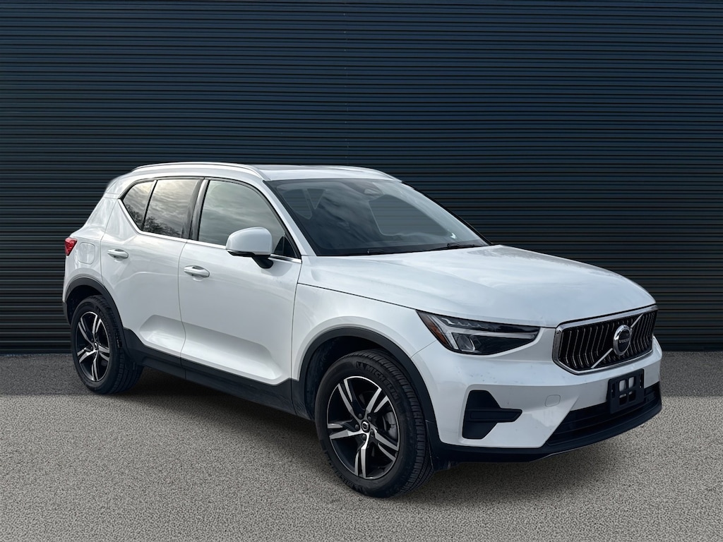 Used 2025 Volvo XC40 Core Bright Theme SUV