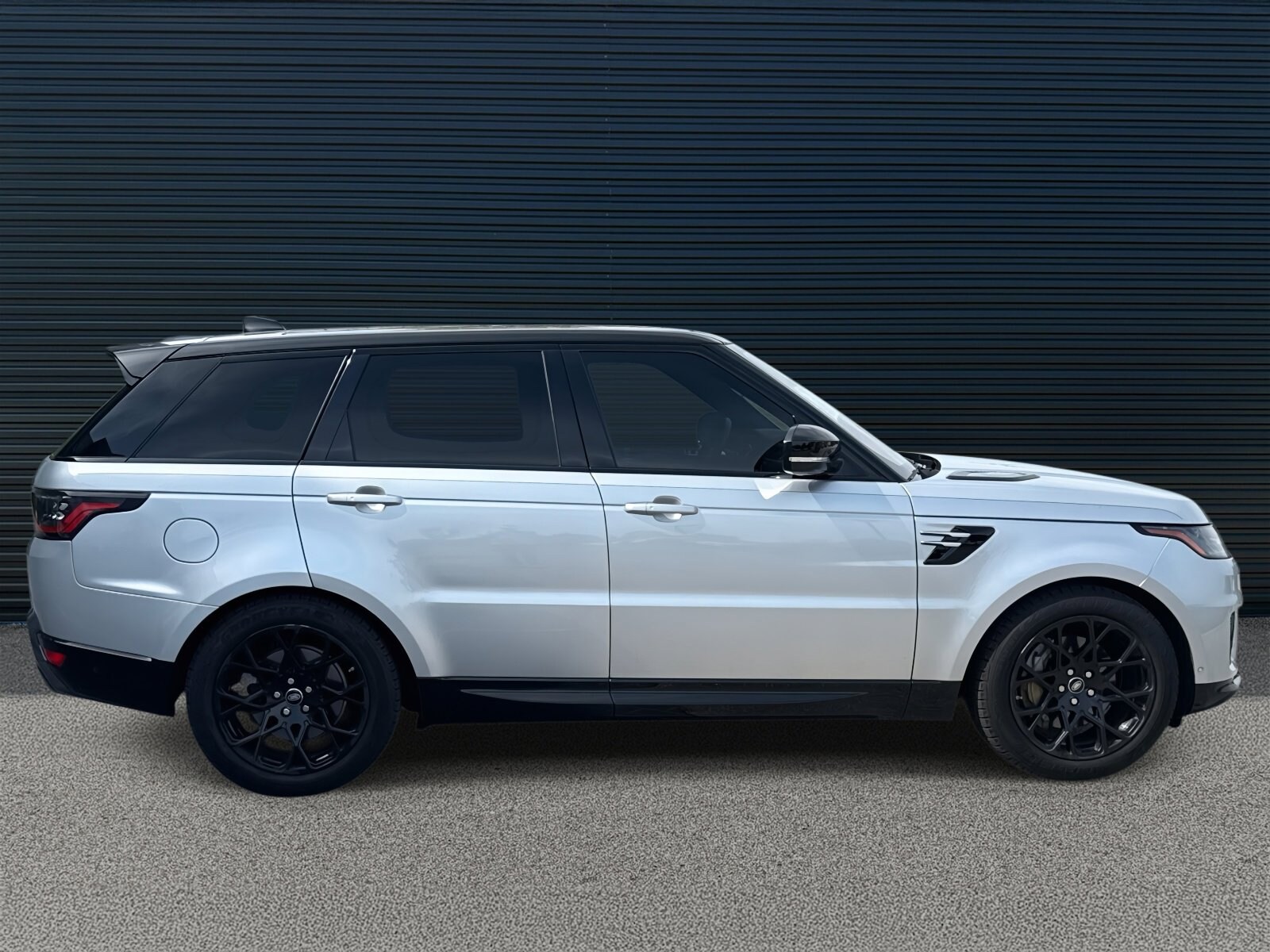 2019 Land Rover Range Rover Sport HSE photo 3