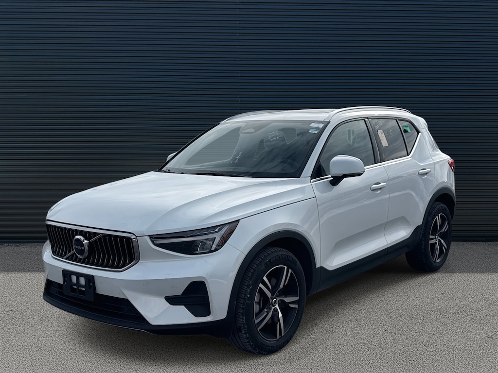 Used 2025 Volvo XC40 Core Bright Theme SUV