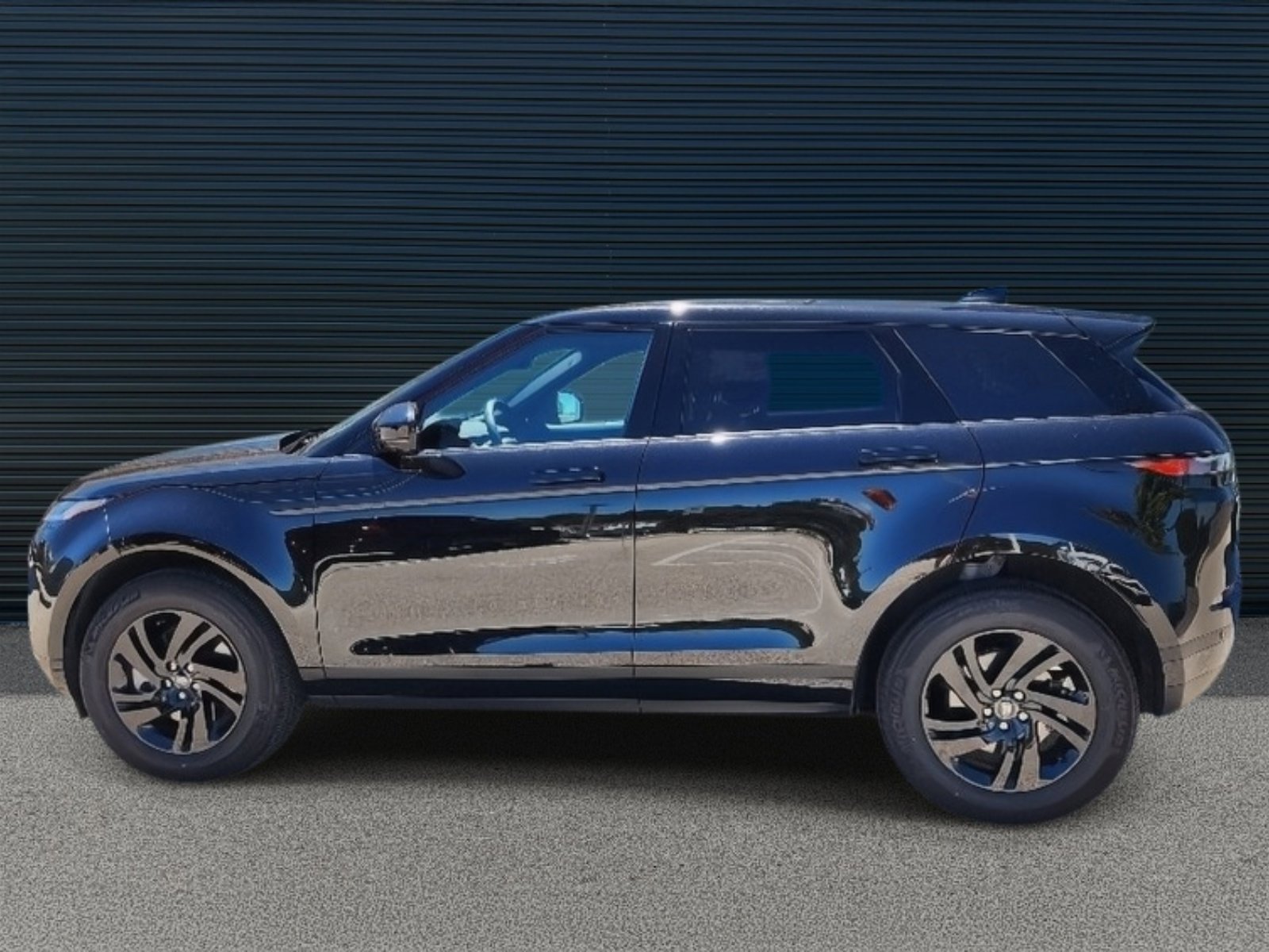 2024 Land Rover Range Rover Evoque S photo 2