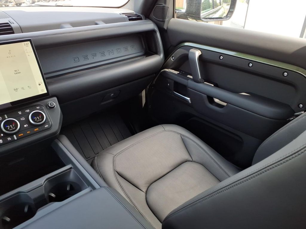 2026 Land Rover Defender S - Photo 22