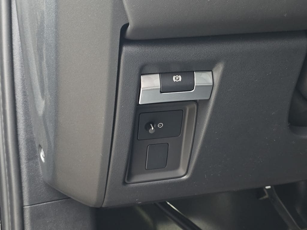 2026 Land Rover Defender V8 - Photo 13