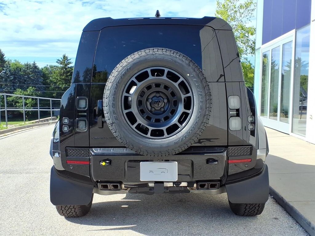 New 2026 Land Rover Defender 110 Octa Black Defender 110 Octa Black SUV