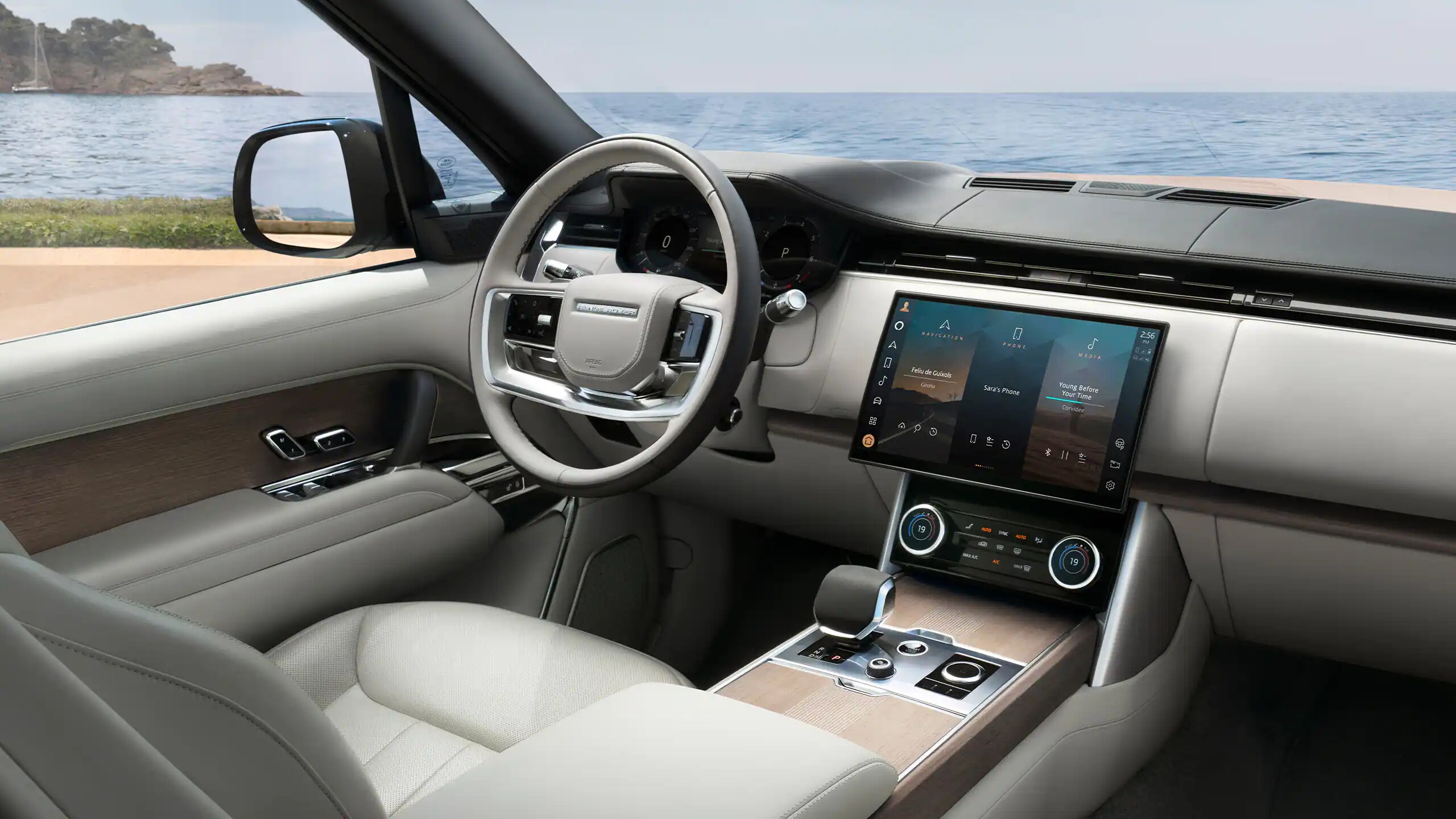 2023-range-rover-interior-front.png