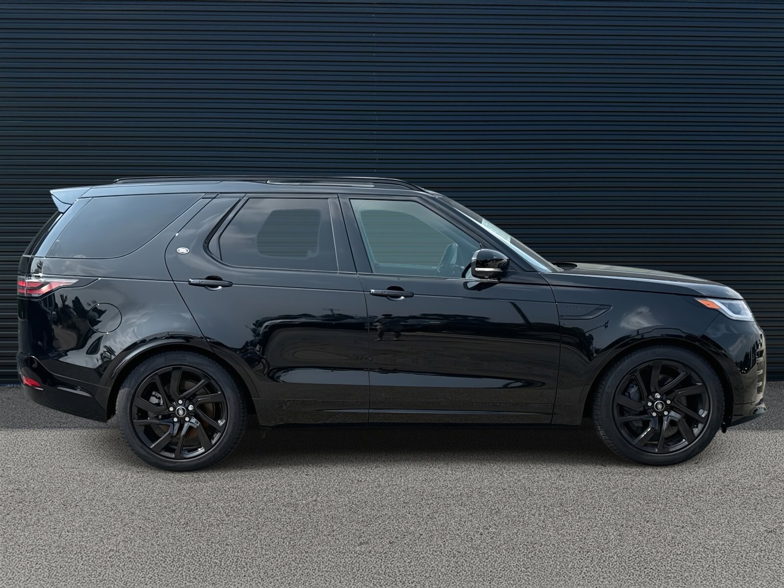 2024 Land Rover Discovery SE photo 4