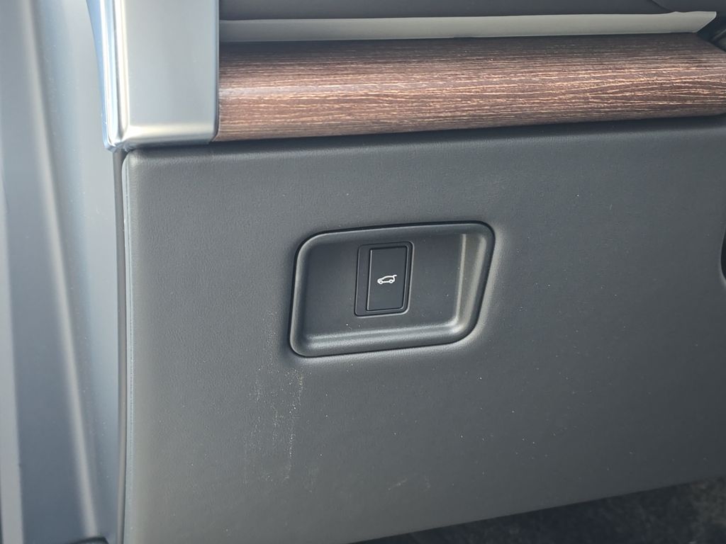 2025 Land Rover Range Rover SE - Photo 11