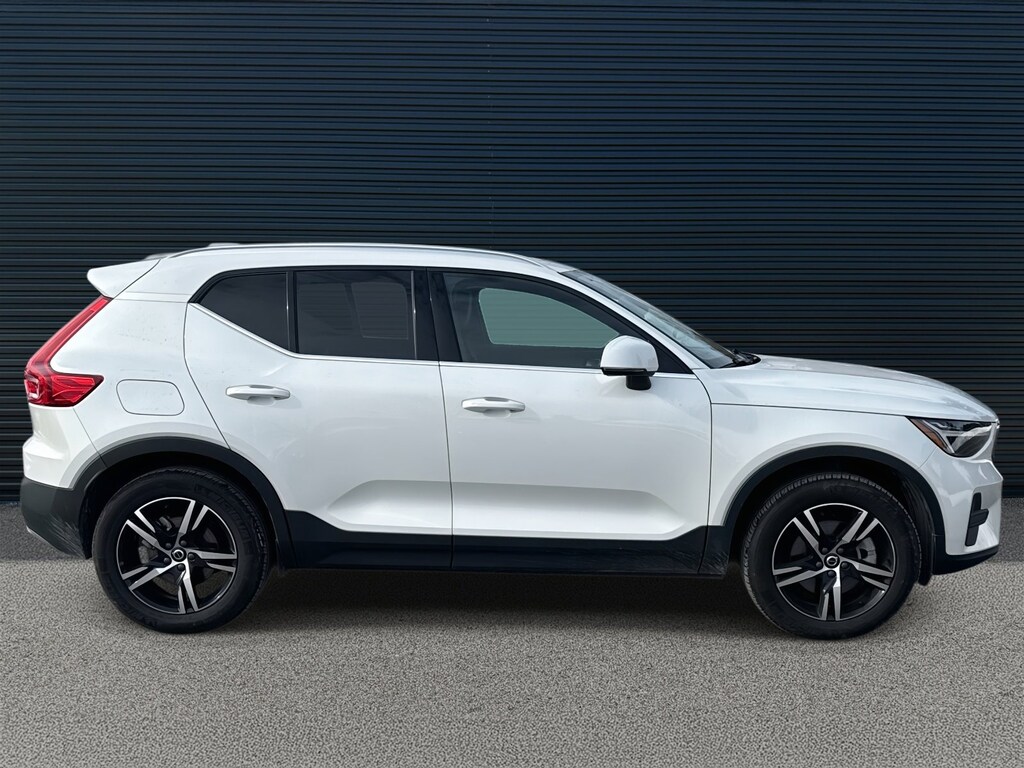 Used 2025 Volvo XC40 Core Bright Theme SUV