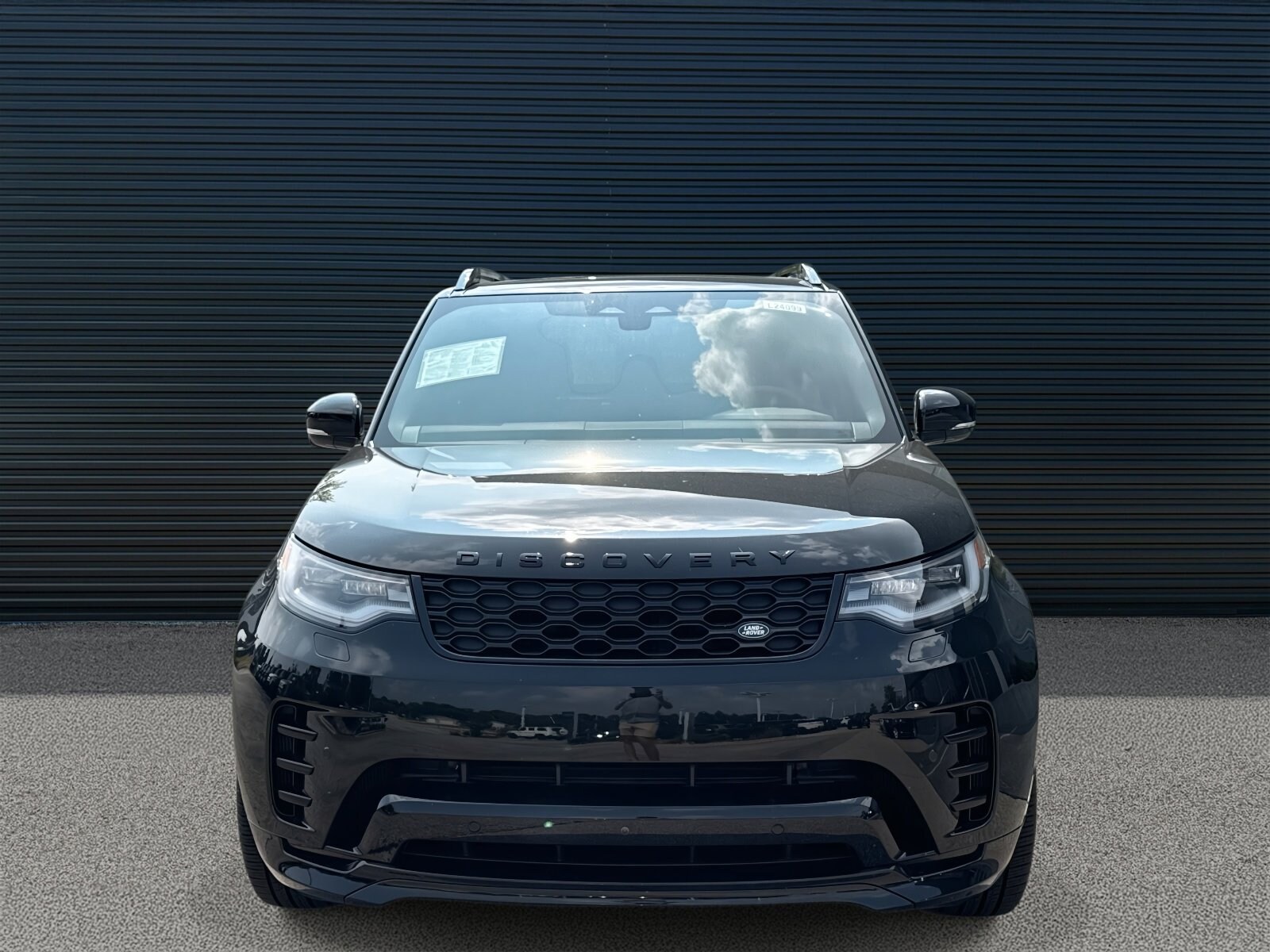 2024 Land Rover Discovery SE photo 2