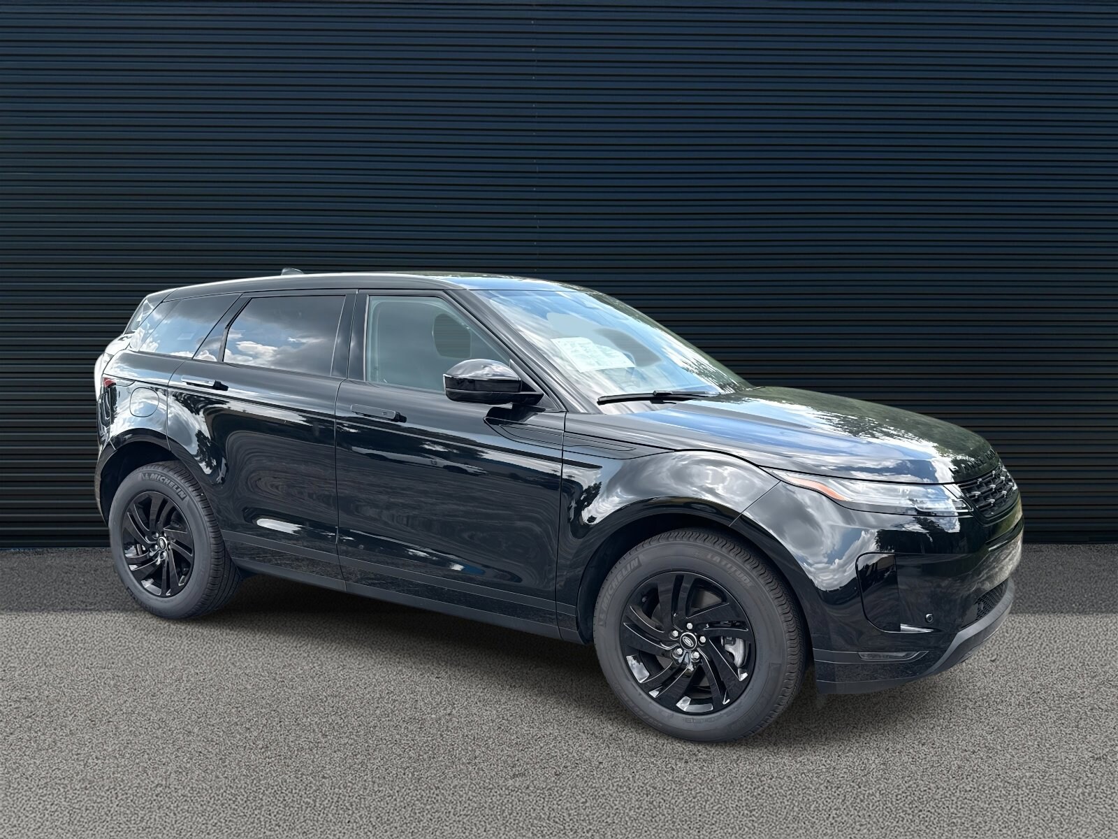 2024 Land Rover Range Rover Evoque S photo 2