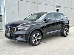 2025 Volvo XC40 B5 Plus Bright Theme SUV