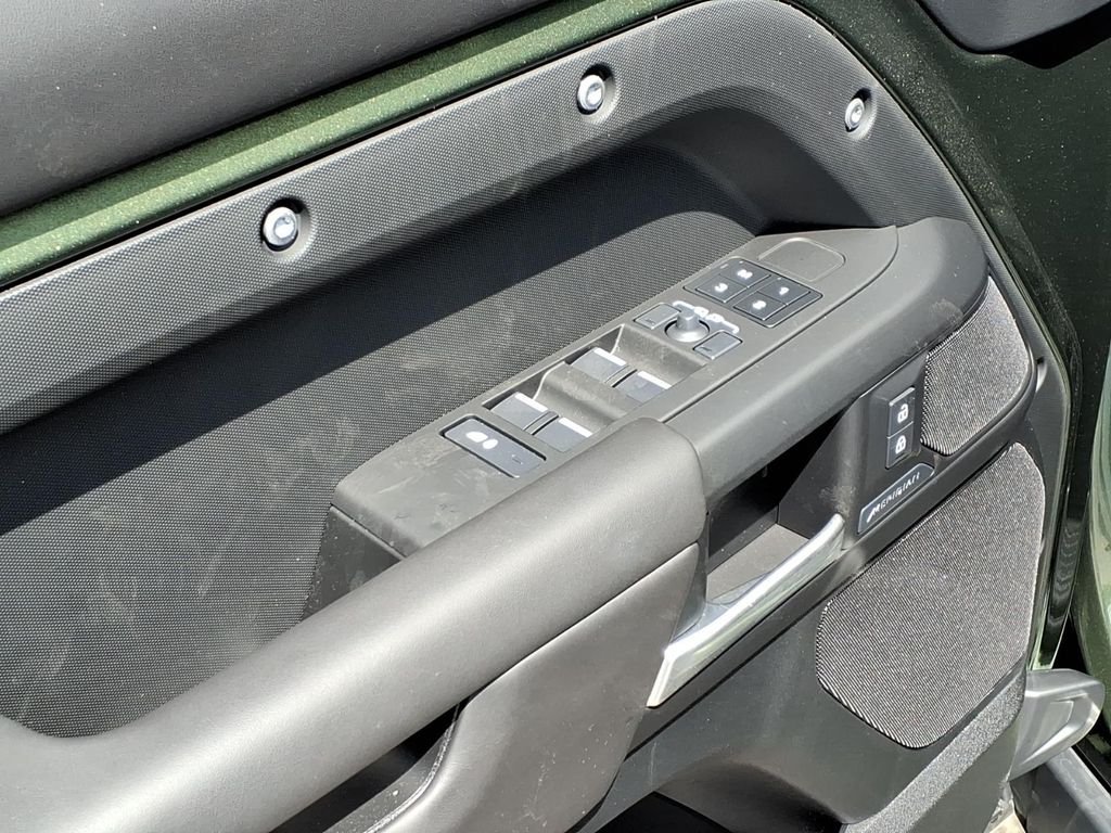 2026 Land Rover Defender S - Photo 11