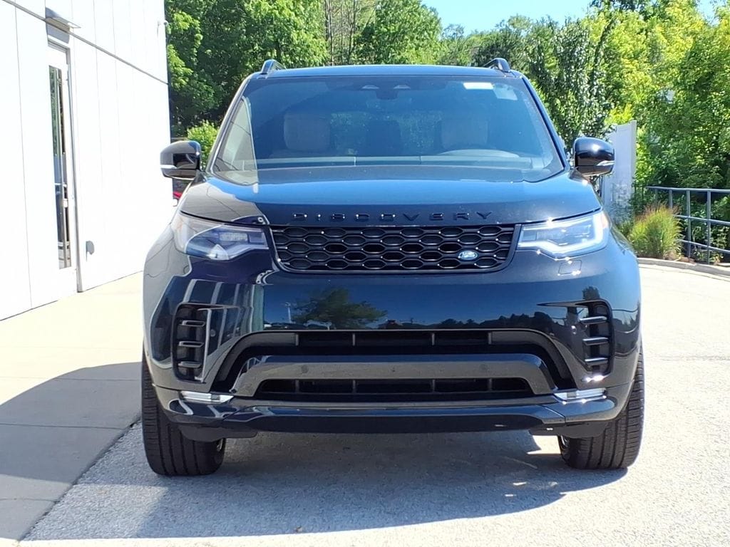 New 2026 Land Rover Discovery Dynamic SE SUV