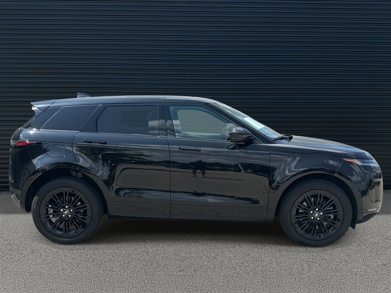 2025 Land Rover Range Rover Evoque S photo 4