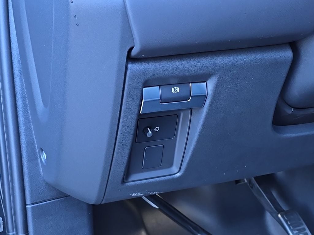 2026 Land Rover Defender V8 - Photo 12
