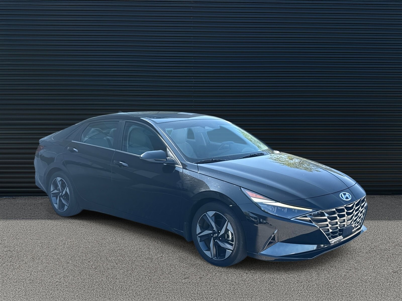 2023 Hyundai Elantra Limited photo 3
