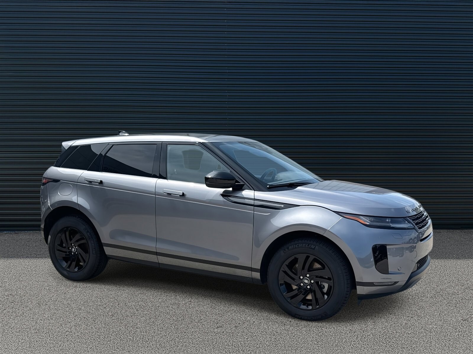 2025 Land Rover Range Rover Evoque S photo 3
