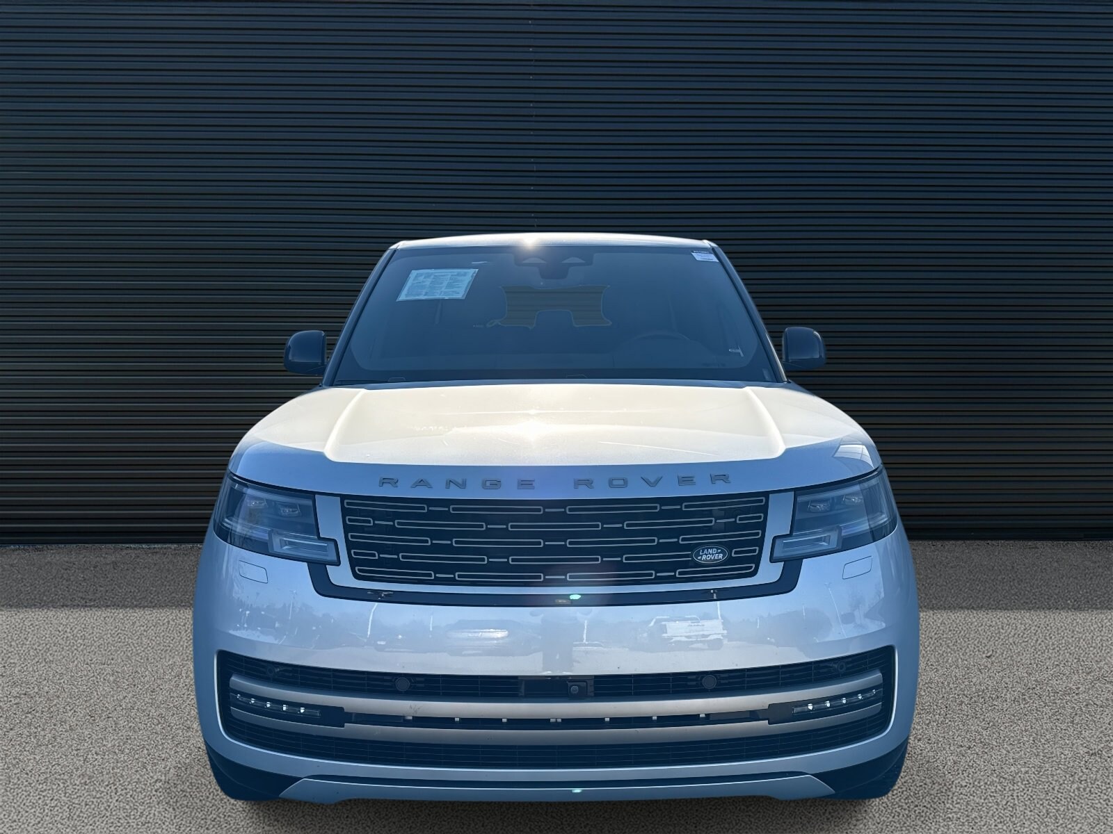 2024 Land Rover Range Rover SE photo 2