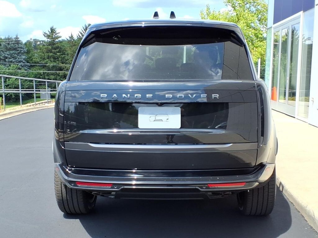 New 2026 Land Rover Range Rover SE LWB 7-Seats / V8 SUV