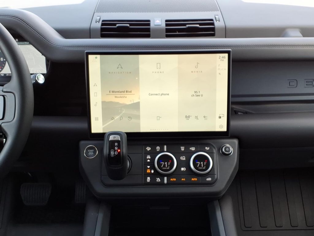 2026 Land Rover Defender S - Photo 17