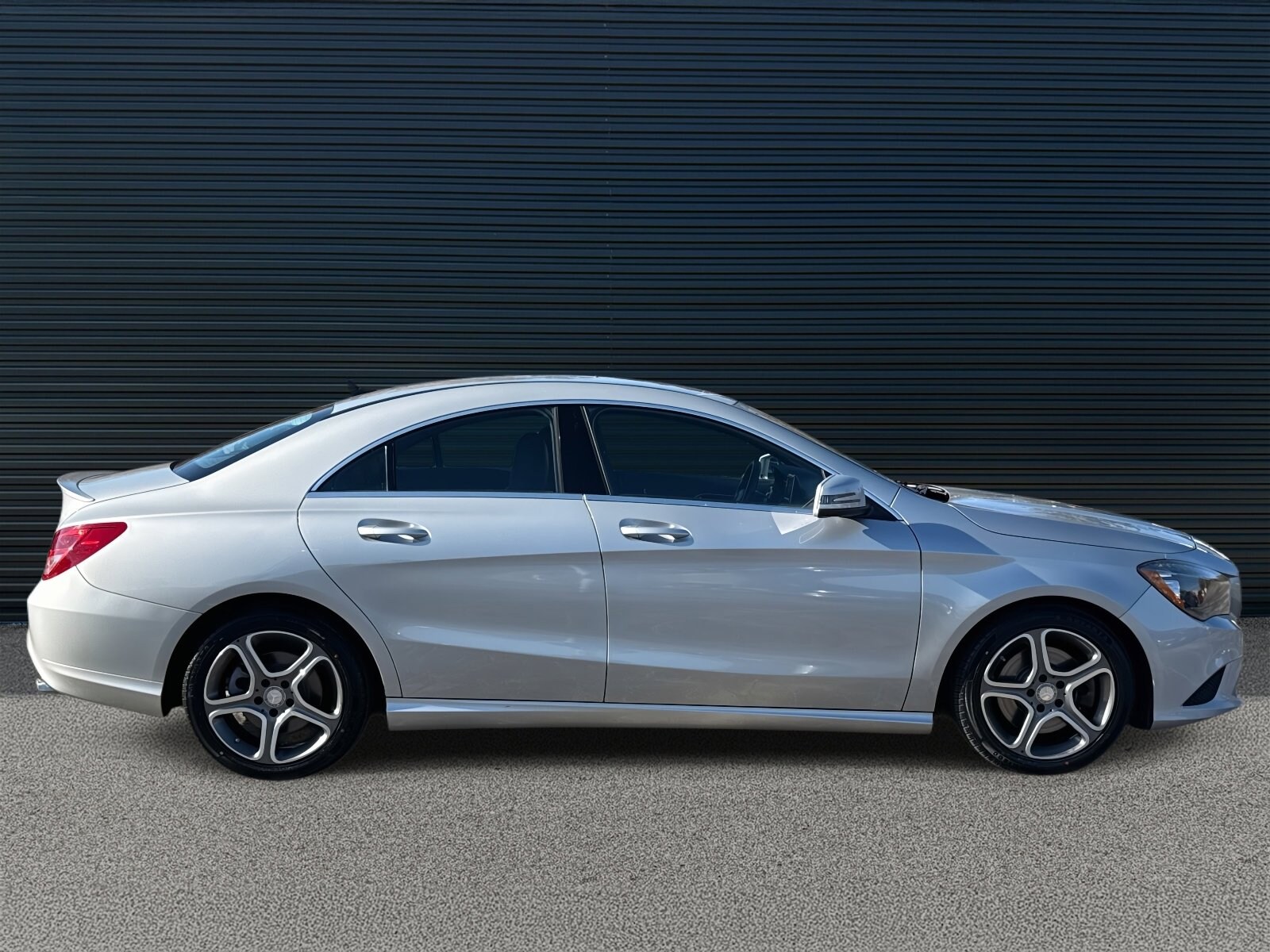 2014 Mercedes Benz CLA 250 photo 4
