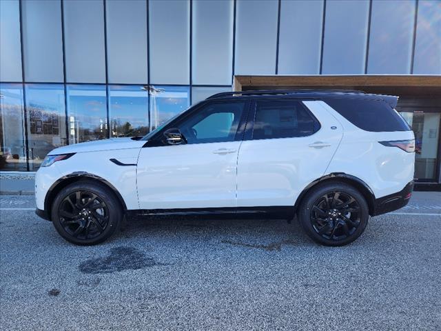 2024 Land Rover Discovery P300 Dynamic SE photo 2