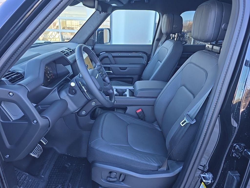 2026 Land Rover Defender V8 - Photo 10