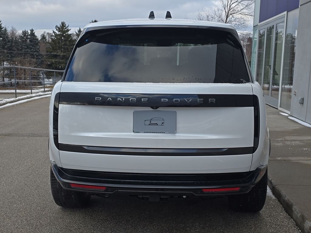 New 2025 Land Rover Range Rover SE SUV