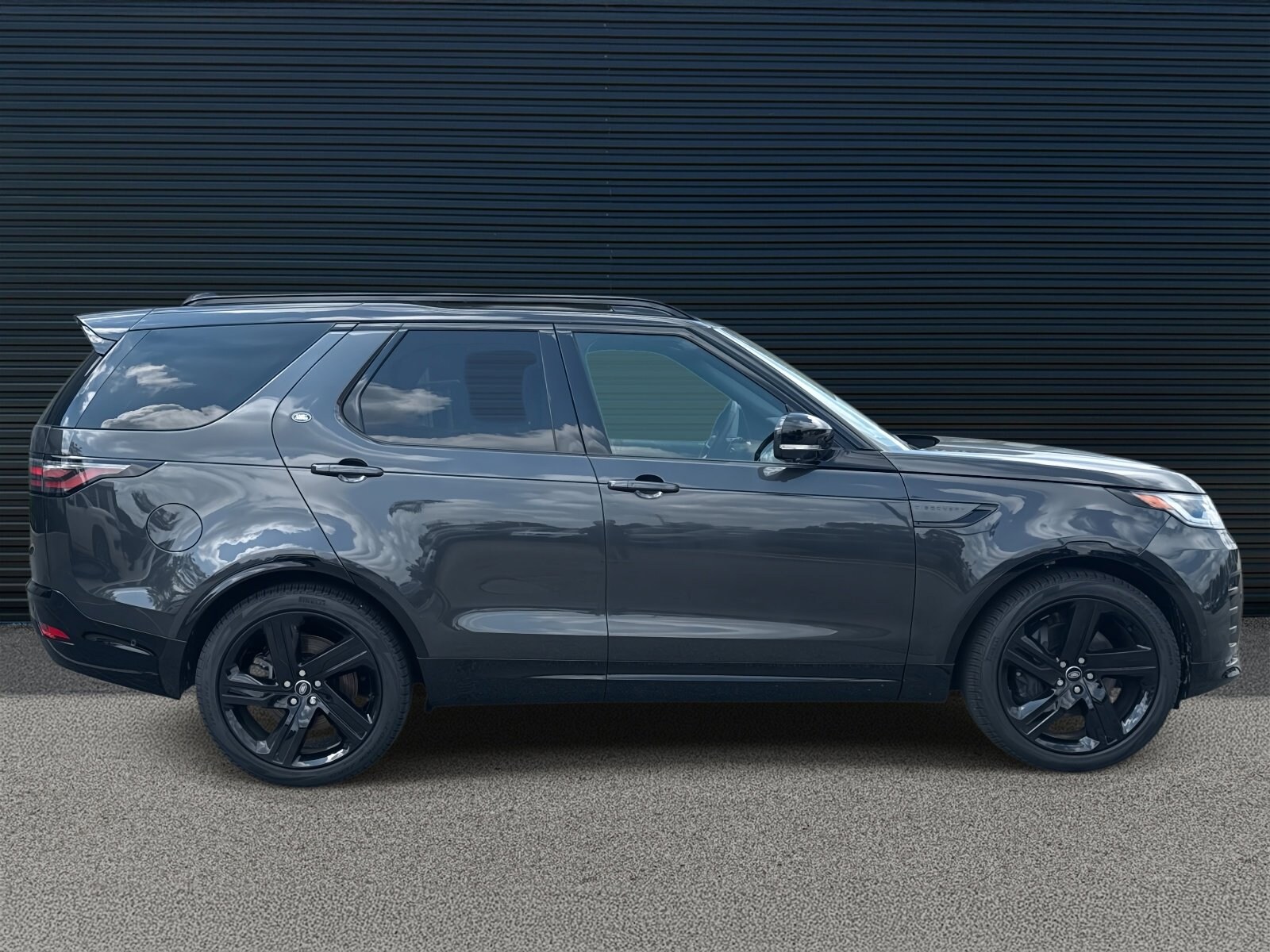 2024 Land Rover Discovery SE photo 4