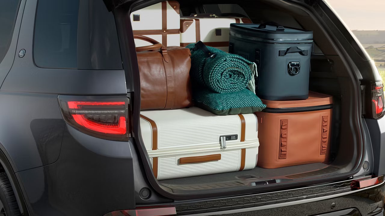 2025-land-rover-discovery-sport-cargo.png